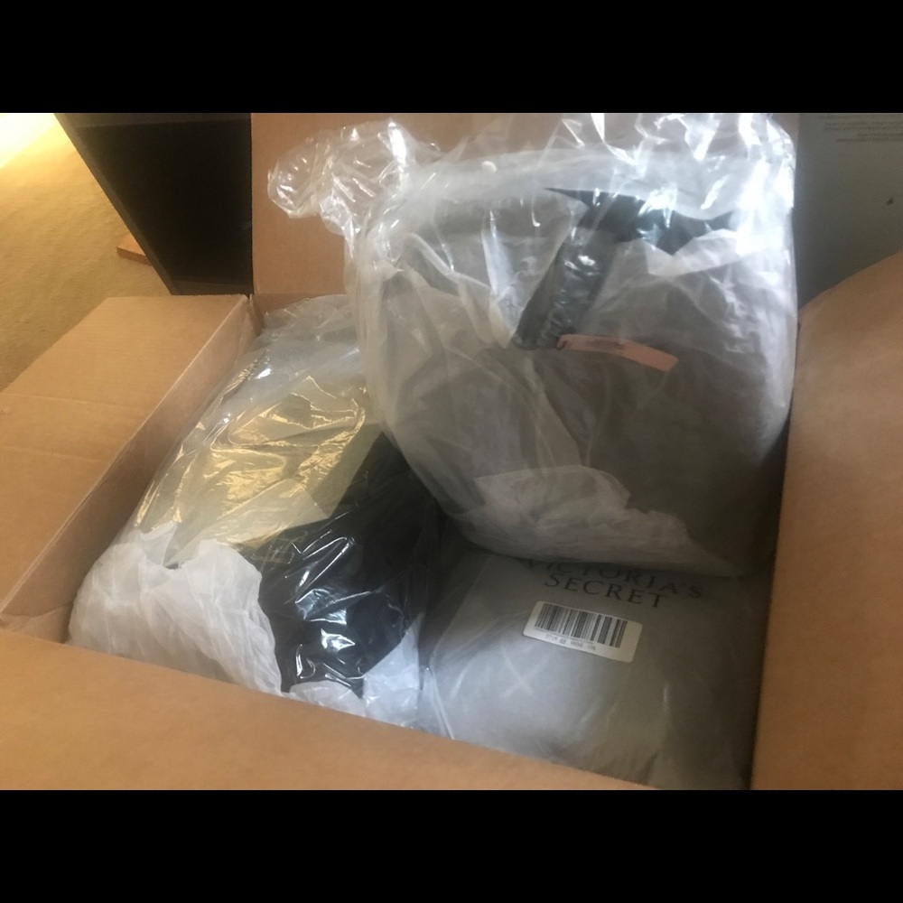 Victoria Secr -Brand New. Back pack-Het all 3 Bags